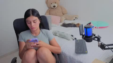 Juli C online show from April 28, 2026, 2:27 am