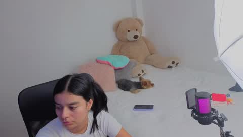 valerihouse_ online show from May 7, 2026, 12:38 am