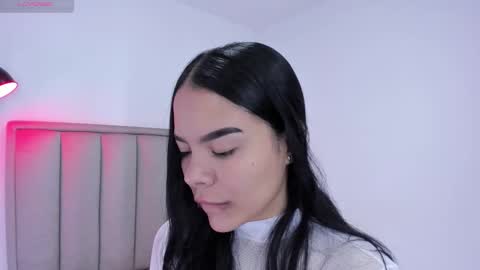 Cris  online show from October 13, 2025, 1:11 pm