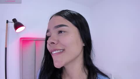 Cris  online show from November 11, 2025, 2:44 am