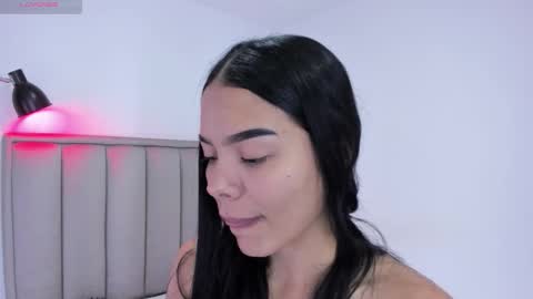 Cris  online show from December 4, 2025, 4:48 pm