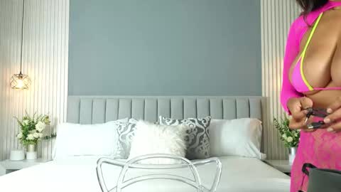 Snapshot of valerynova chatting on October 25, 2025, 11:40 am Carla online show from October 25, 2025, 11:40 am