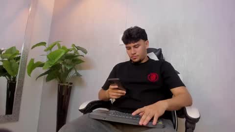 Snapshot of valetino_stonee chatting on June 4, 2026, 12:38 am Valentino online show from June 4, 2026, 12:38 am