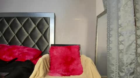 Snapshot of valetino_stonee chatting on June 7, 2026, 8:12 pm Valentino online show from June 7, 2026, 8:12 pm