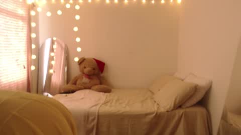 VALIENTE  online show from December 22, 2025, 6:05 pm