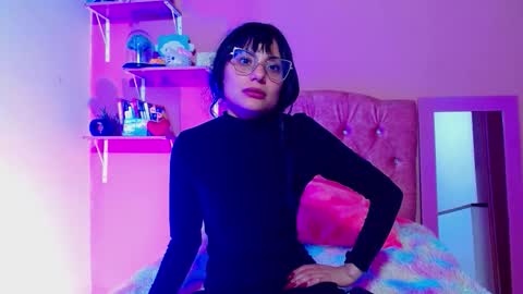 valkiry_ online show from December 16, 2025, 10:04 pm