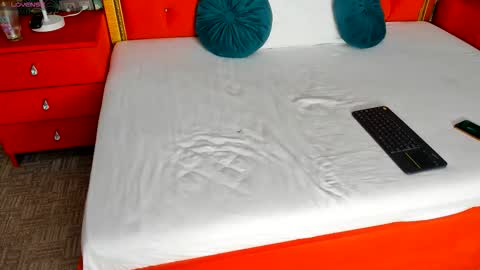 Valerie Val V online show from October 10, 2025, 5:39 am