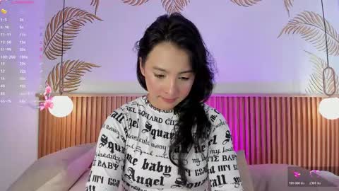 valleriie_ online show from April 12, 2026, 4:23 pm