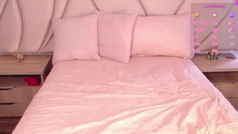 Snapshot of valleryc chatting on September 10, 2025, 6:52 pm Vallery online show from September 10, 2025, 6:52 pm