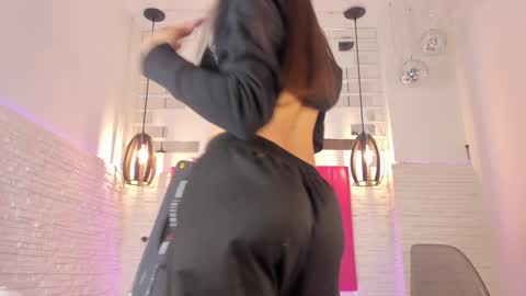 Snapshot of valloletsamar chatting on January 7, 2025, 12:20 pm Vallolet Peach online show from January 7, 2025, 12:20 pm