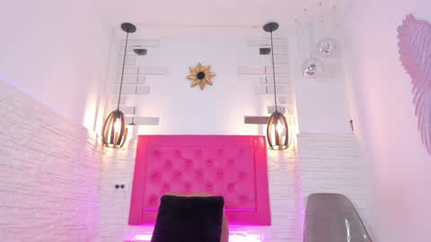 Snapshot of valloletsamar chatting on January 24, 2025, 11:37 am Vallolet Peach online show from January 24, 2025, 11:37 am