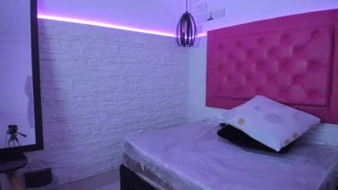 Snapshot of valloletsamar chatting on February 8, 2025, 11:12 am Vallolet Peach online show from February 8, 2025, 11:12 am