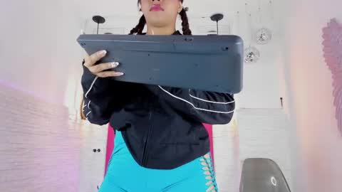 Snapshot of valloletsamar chatting on February 9, 2025, 11:14 am Vallolet Peach online show from February 9, 2025, 11:14 am