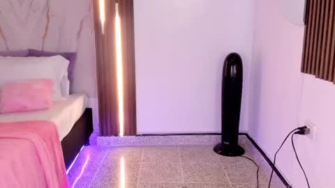 Snapshot of valloletsamar chatting on October 5, 2025, 12:03 pm Vallolet Peach online show from October 5, 2025, 12:03 pm