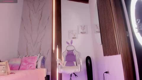 Snapshot of valloletsamar chatting on November 4, 2025, 11:42 am Vallolet Peach online show from November 4, 2025, 11:42 am