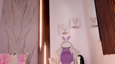 Vallolet Peach  online show from November 25, 2025, 11:54 am