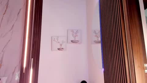 Vallolet Peach  online show from February 5, 2026, 12:10 pm