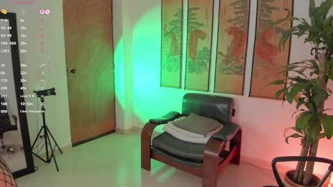      online show from January 30, 2025, 9:04 pm