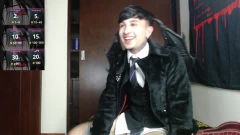 david guzman i model independenthelp me with a thumbs up online show from January 9, 2025, 11:45 pm