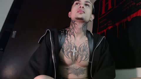 david guzman i model independenthelp me with a thumbs up online show from February 1, 2025, 3:08 am