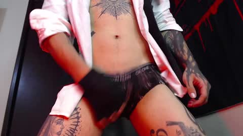 david guzman i model independenthelp me with a thumbs up online show from February 3, 2025, 11:47 pm