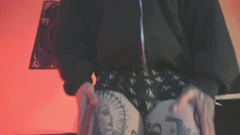 david guzman i model independenthelp me with a thumbs up online show from September 10, 2025, 1:05 am