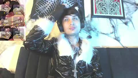 david guzman i model independenthelp me with a thumbs up online show from October 28, 2025, 2:37 am