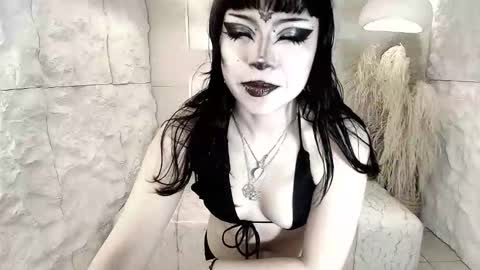 vampkitty_r online show from February 4, 2026, 1:17 pm