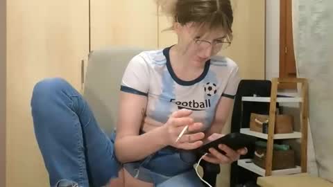 Snapshot of vanda26 chatting on November 25, 2025, 5:18 am Vanda online show from November 25, 2025, 5:18 am