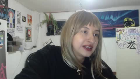 Snapshot of vandalovee chatting on January 12, 2025, 4:31 am Babi Alu online show from January 12, 2025, 4:31 am