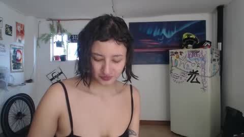 Snapshot of vandalovee chatting on January 12, 2025, 7:21 pm Babi Alu online show from January 12, 2025, 7:21 pm