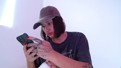 Snapshot of vandalovee chatting on January 14, 2025, 9:09 pm Babi Alu online show from January 14, 2025, 9:09 pm