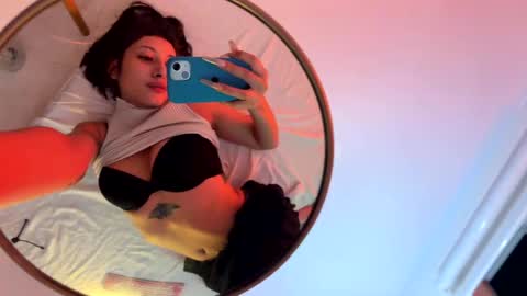 Snapshot of vandalovee chatting on February 14, 2025, 6:34 am Babi Alu online show from February 14, 2025, 6:34 am