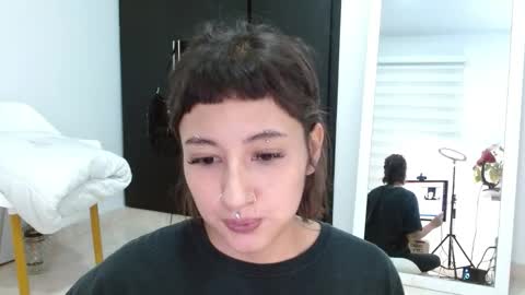 Snapshot of vandalovee chatting on February 17, 2025, 1:36 am Babi Alu online show from February 17, 2025, 1:36 am