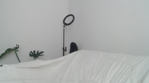 Snapshot of vandalovee chatting on February 24, 2025, 9:20 pm Babi Alu online show from February 24, 2025, 9:20 pm