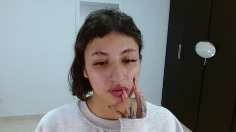 Snapshot of vandalovee chatting on February 28, 2025, 10:52 am Babi Alu online show from February 28, 2025, 10:52 am