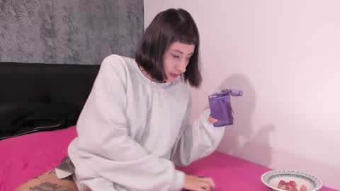 Snapshot of vandalovee chatting on March 2, 2025, 4:50 am Babi Alu online show from March 2, 2025, 4:50 am