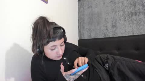 Snapshot of vandalovee chatting on March 4, 2025, 7:41 am Babi Alu online show from March 4, 2025, 7:41 am