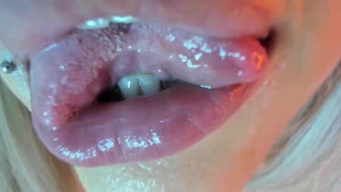 Snapshot of vandalovee chatting on October 8, 2025, 9:40 am Babi Alu online show from October 8, 2025, 9:40 am