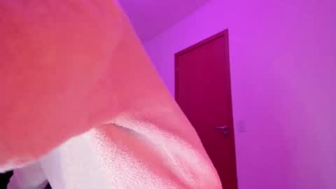 Snapshot of vandalovee chatting on October 19, 2025, 5:19 am Babi Alu online show from October 19, 2025, 5:19 am