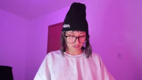 Snapshot of vandalovee chatting on October 20, 2025, 5:30 am Babi Alu online show from October 20, 2025, 5:30 am