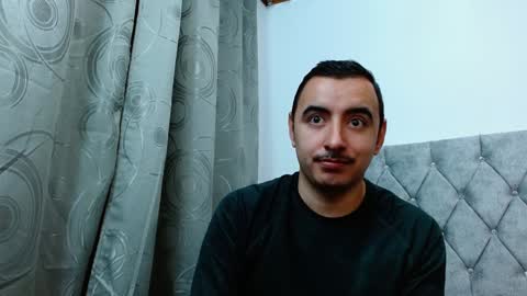 vanderheyl online show from December 19, 2024, 2:12 am