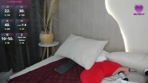 V A N E  online show from September 12, 2025, 4:12 am