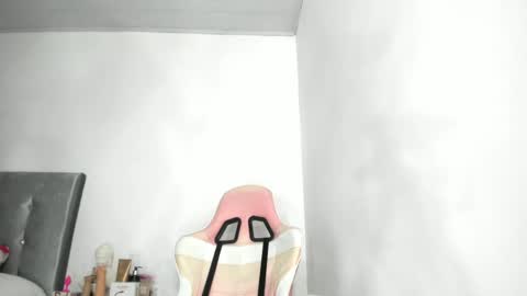Snapshot of vanelikrose chatting on May 8, 2026, 5:57 am vanelikrose online show from May 8, 2026, 5:57 am