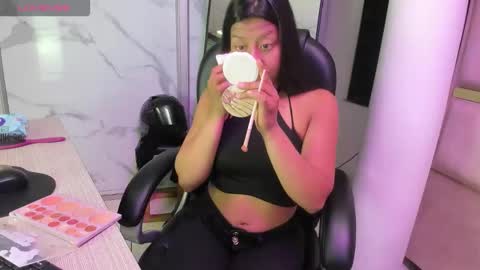 Snapshot of vanelin18 chatting on February 27, 2026, 11:05 pm Vane online show from February 27, 2026, 11:05 pm