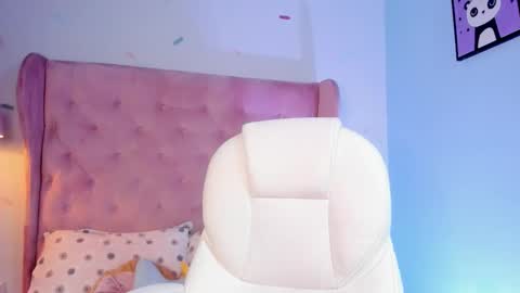 vanelope_evans_ online show from November 11, 2025, 1:00 pm