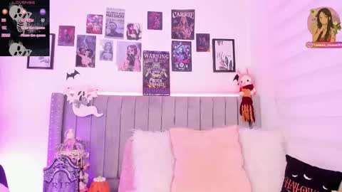 vanesa_moon_ online show from November 1, 2025, 12:01 am