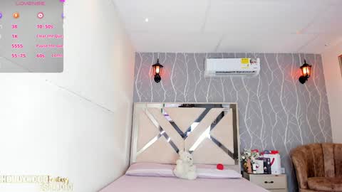 Snapshot of vanessa_guzman1 chatting on December 23, 2024, 1:35 pm online show from December 23, 2024, 1:35 pm