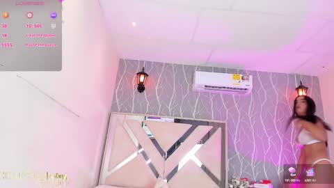 Snapshot of vanessa_guzman1 chatting on December 30, 2024, 12:42 pm online show from December 30, 2024, 12:42 pm