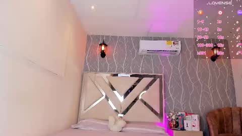 Snapshot of vanessa_guzman1 chatting on March 7, 2025, 12:34 pm online show from March 7, 2025, 12:34 pm